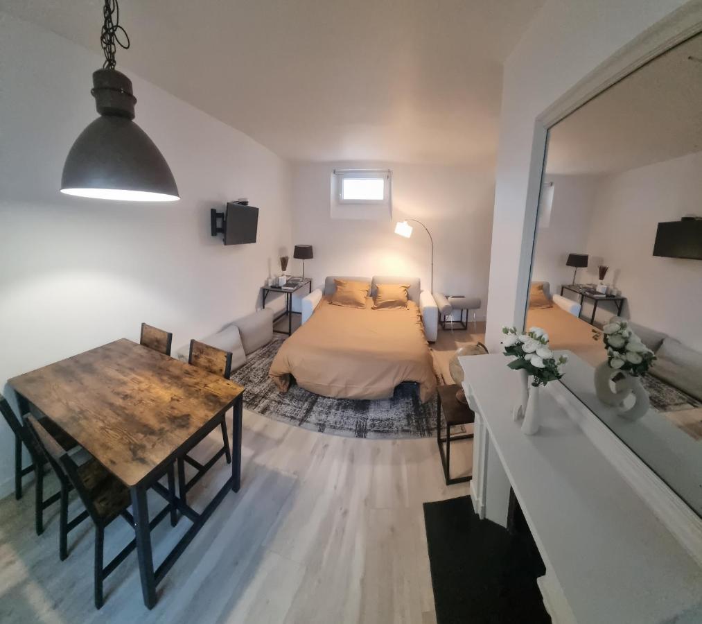 Appartement Luxueux Dans Maison Bourgeoise Parisienne ルヴァロワ＝ペレ エクステリア 写真
